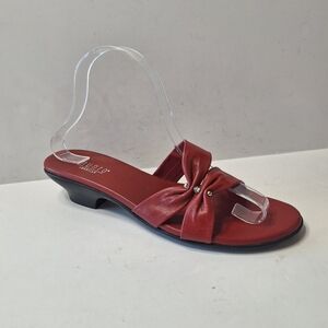 Munro American Leather Red Bow Low Wedge Kitten Heel Sandals Size 9.5N